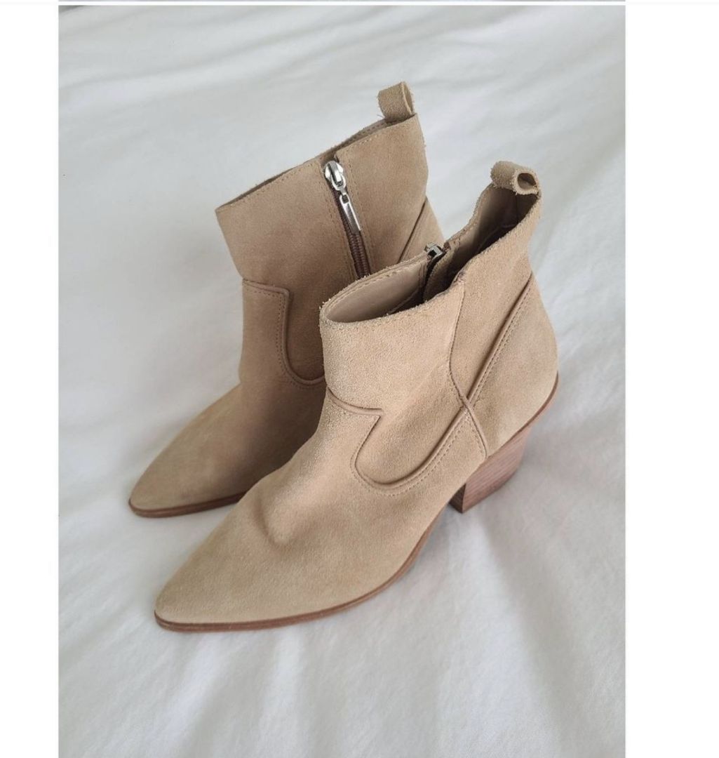 Kaanas tan boots, Size 7