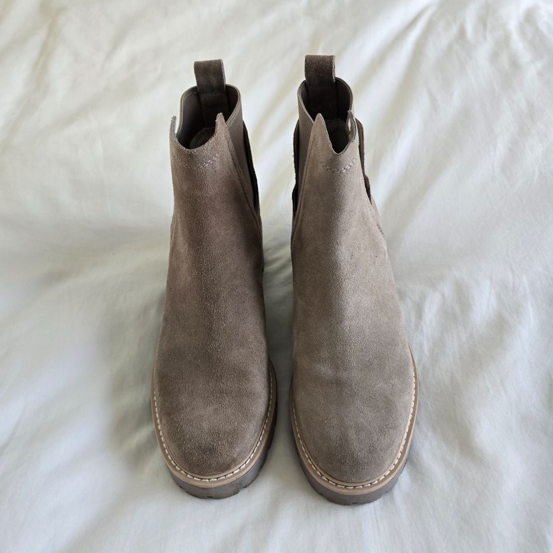 Dolce Vita tan suede boots, Size 8