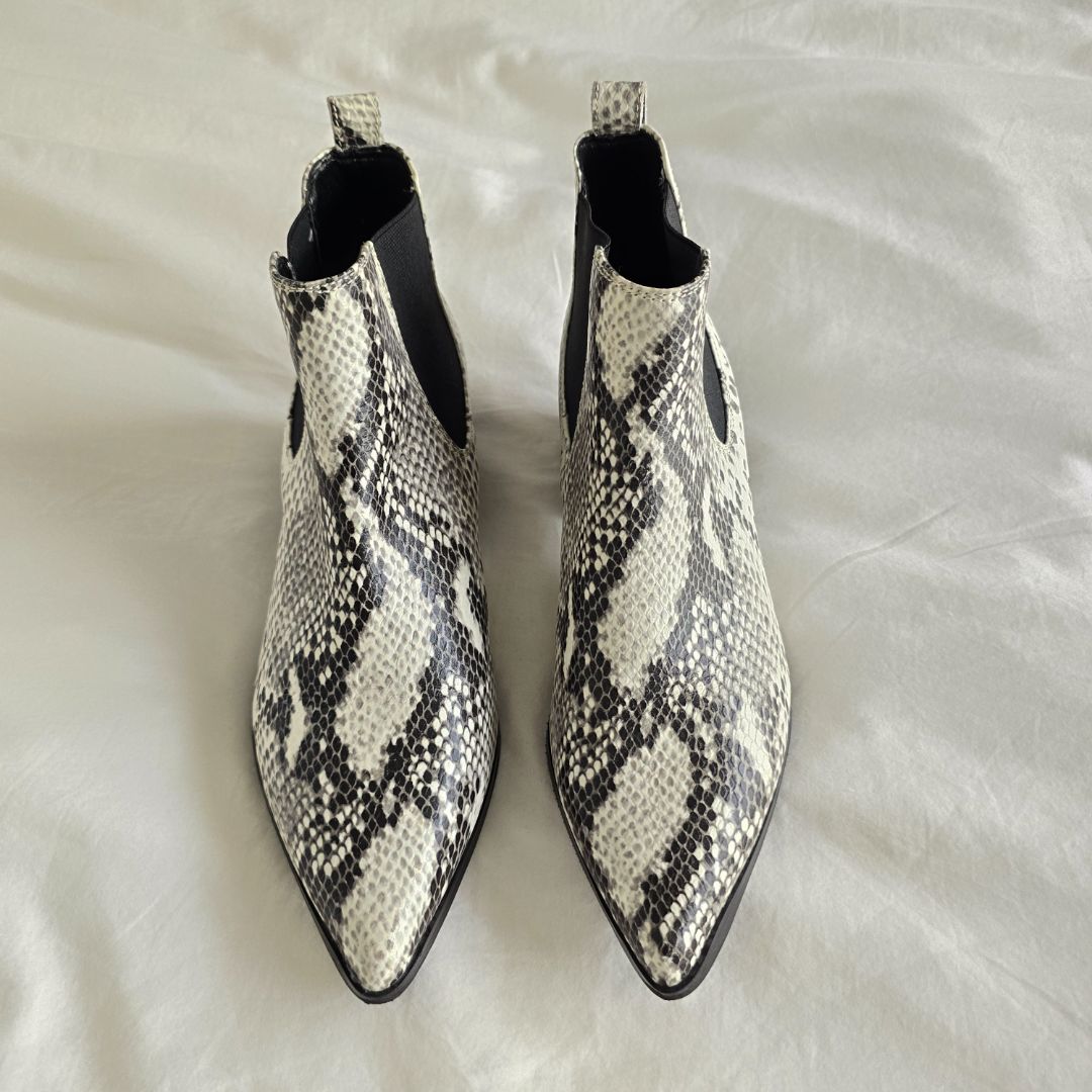 Blondo snakeskin boots, Size 8.5